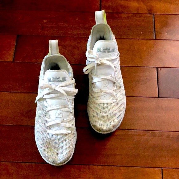 5.5 Youth White LeBrons 16s Basketball shoes - Picture 2 of 4